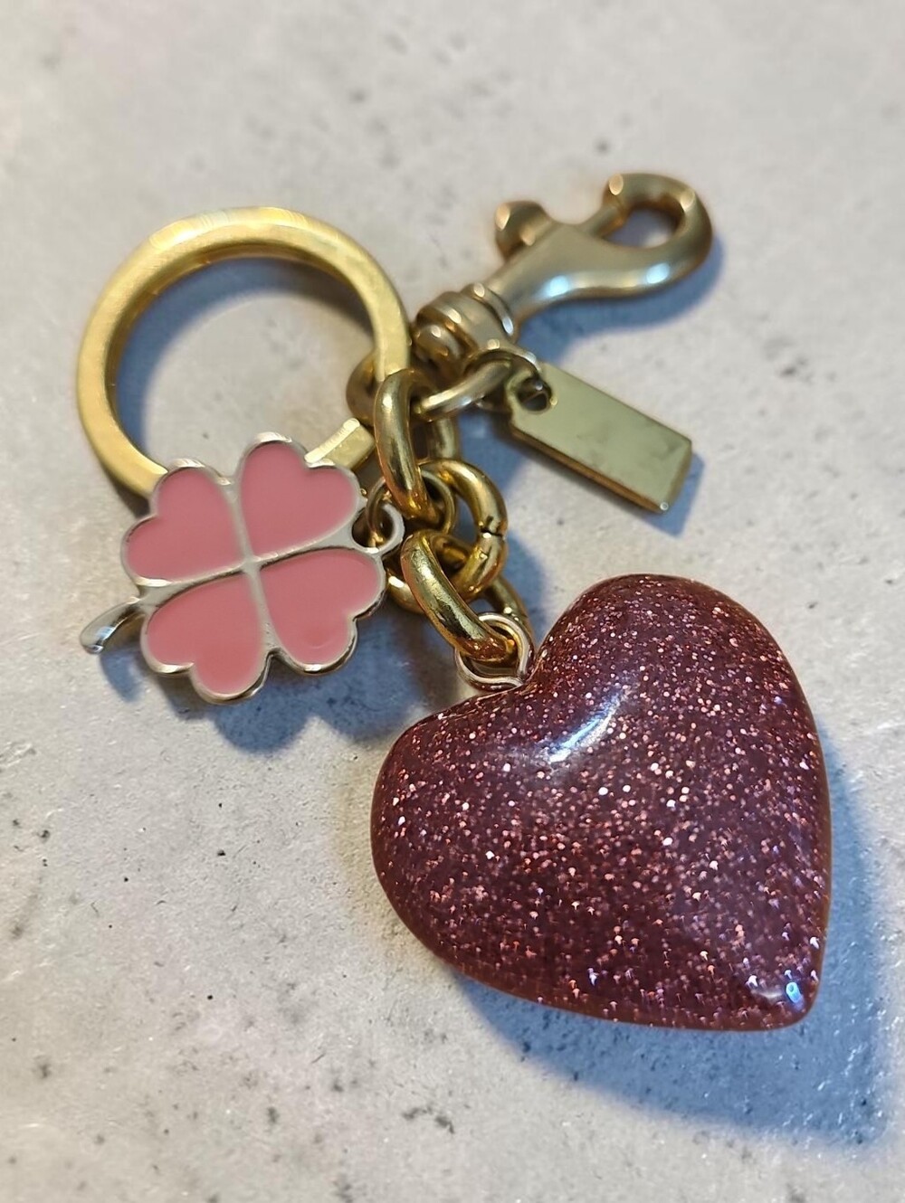 Sassified Boutique Nwt Gold Keychain with Pink Clover and Glitter Heart Charm